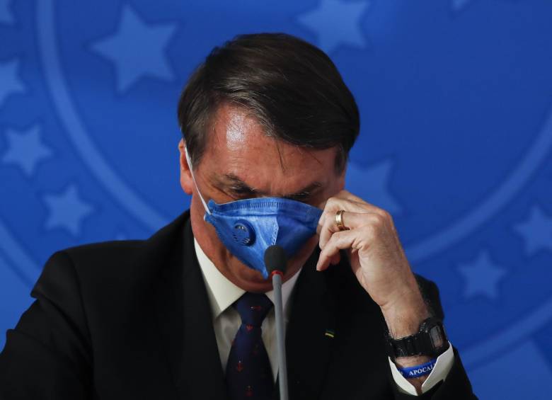 23 personas que integran la comitiva presidencial de Jair Bolsonaro contrajeron coronavirus en las últimas semanas. FOTO AFP