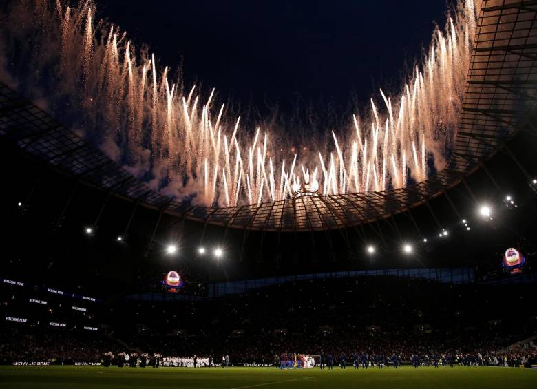 El proyecto tuvo un costo cercano a los 1,17 billones de euros. Tiene la posibilidad de que se practique fútbol, rugby y fútbol americano porque la grama es retráctil y se puede cambiar por cesped sintético. FOTO REUTERS