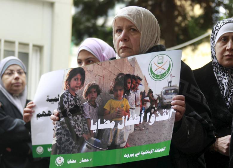 Habitantes de Madaya. Siria, solicitan intervención para atender a la población infantil que carece de alimentos. FOTO reuters 
