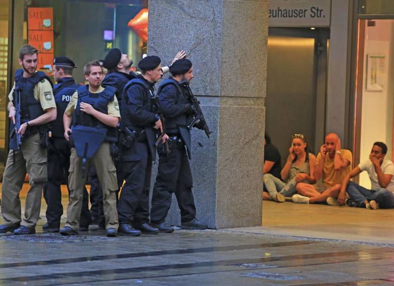 El joven de 18 años que mató a nueve personas en Múnich, comenzó a planificar el ataque hace un año tras visitar la ciudad de Winnenden, donde otro adolescente mató a 15 personas en 2009. FOTO AP