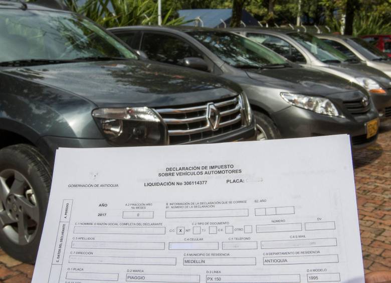 Pago del impuesto vehicular en Antioquia. FOTO ROBINSON SÁENZ