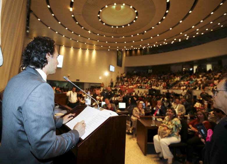 La Alcaldía de Medellín en cabeza de Federico Gutiérrez avala la venta de la participación de EPM en Isagén. FOTO ARCHIVO