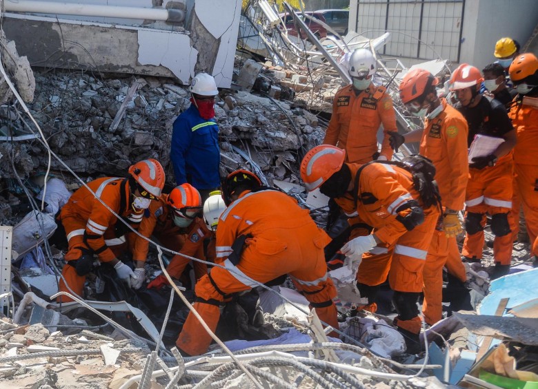 Operativos de rescate tras terremoto en Indonesia. FOTO: EFE