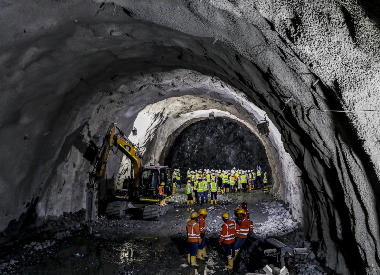 El tramo uno, que se ejecuta actualmente con aportes de la Alcaldía de Medellín ($530.000 millones) y de la Gobernación de Antioquia ($795.000 millones), tendrá siete túneles, 16 puentes y 4,4 kilómetros de vías nuevas. FOTO: JAIME PÉREZ