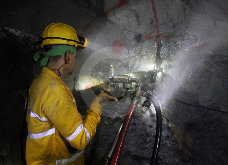 Mineros de Segovia y Remedios reactivaron desde de ayer el paro interrumpido en noviembre de 2015. FOTO juan antonio sánchez