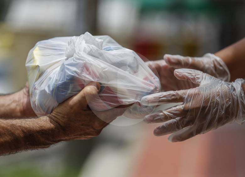 Minsalud pone como ejemplo que en un mercado de 10 kg solo debe haber 5% en azucares y que esta sea panela y 10% en grasas, solo con aguacate y aceite vegetal. FOTO Manuel Saldarriaga