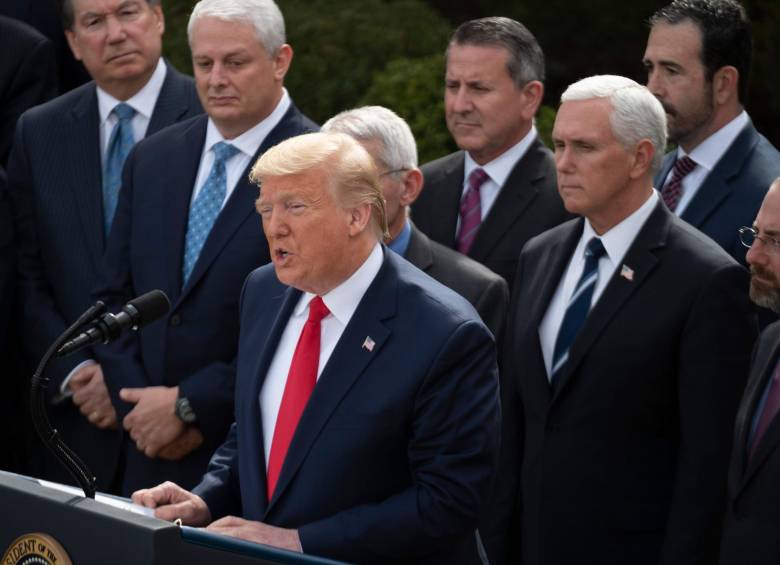 El presidente Trump dio una rueda de prensa en la que declaró el estado de emergencia nacional. FOTO AFP