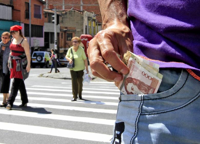 El gobierno fijó por decreto un incremento de 28.336 pesos. FOTO JUAN ANTONIO SÁNCHEZ