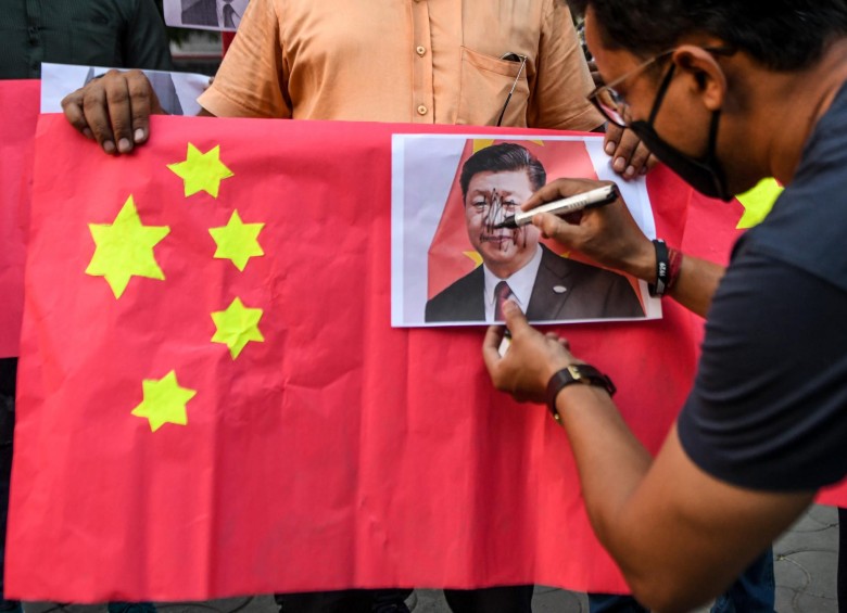 Luego de la muerte de 20 soldados en enfrentamientos, ciudadanos de India protestaron contra China. FOTO AFP