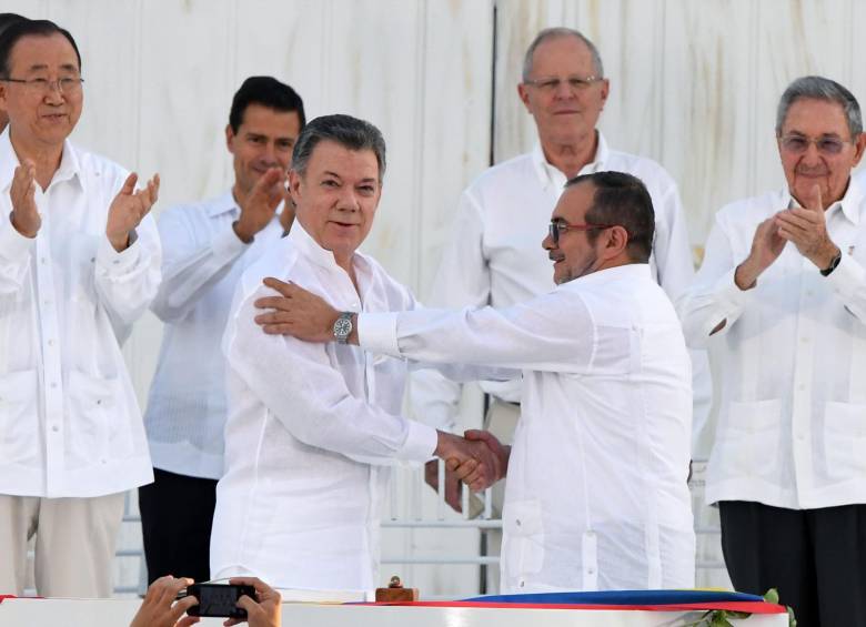 Las Farc piden perdón y Santos les da la bienvenida a la democracia