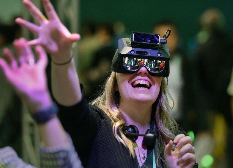 Dispositivos con realidad virtual y aumentada, robots industriales y vehículos autónomos han protagonizado las tarimas de lanzamientos en el Consumer Electronic Show de 2020 Foto: EFE