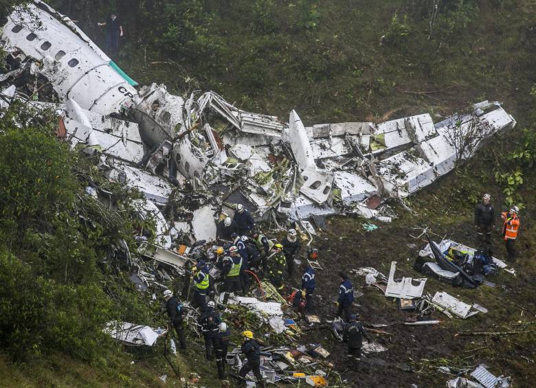 El avión de la empresa Lamia se estrelló en La Unión, a 13 kilómetros de la pista del aeropuerto. FOTO juan antonio sánchez