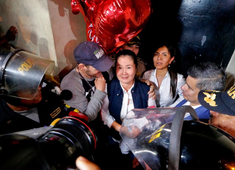 Keiko Fujimori a la salida de la cárcel. FOTO: AFP