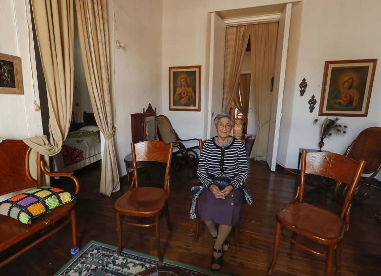 Edward Patrick Duigenan es un artista plástico nacido en Irlanda y vive en Jericó. Arnobia de Giraldo ha pasado sus 87 años en este municipio. FOTO manuel saldarriaga