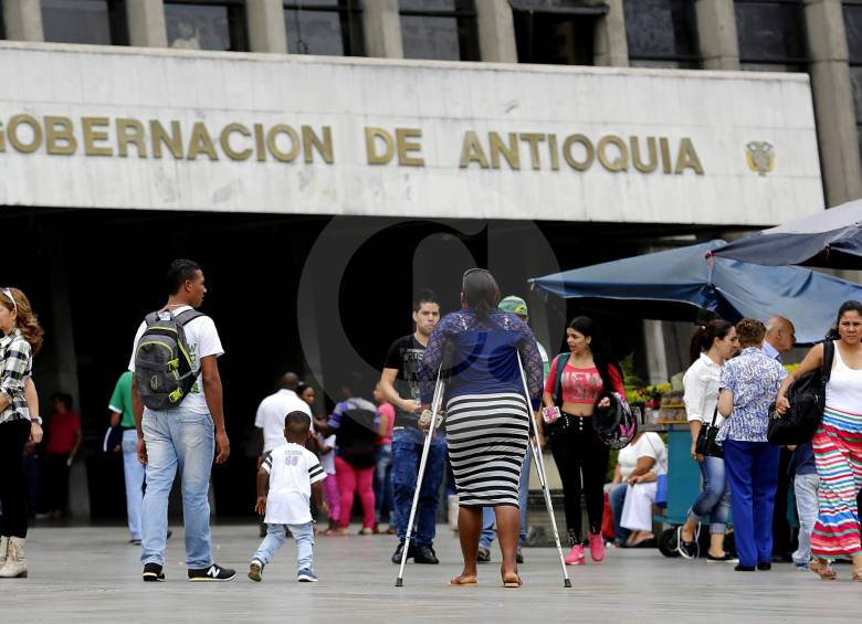 Según la Contraloría General, en 2015 los ingresos corrientes de libre destinación fueron de $962.792 millones, cerca de $9.000 millones más de lo permitido. FOTO Archivo El Colombiano
