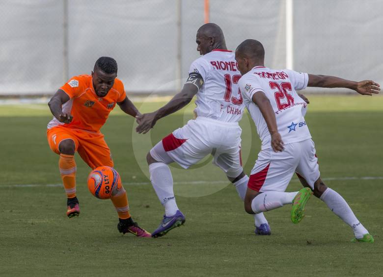 Evitar los errores que se cometen en el torneo local es la misión de Rionegro en su cuarta aparición internacional. Los hombres de experiencia son claves en duelo ante Racing. FOTO juan a. sánchez 