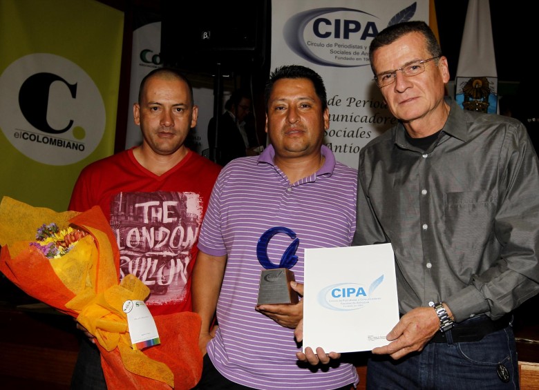 La Unidad de fotografía de EL COLOMBIANO y Q’HUBO fueron galardonas por mejor trabajo de reporterismo gráfico. FOTOS Jaime Pérez