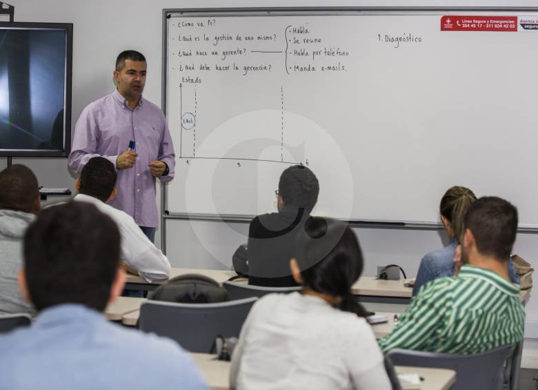 Instituciones, organizaciones o empresas pueden entrar en diálogo con las universidades para crear contenidos académicos o diplomados que respondan a su necesidades. FOTO Julio César Herrera.