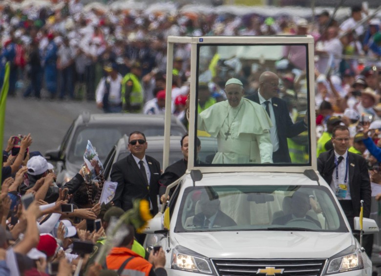 El Papa Francisco, durante su recorrido en Medellín el año pasado. FOTO MANUEL SALDARRIAGA
