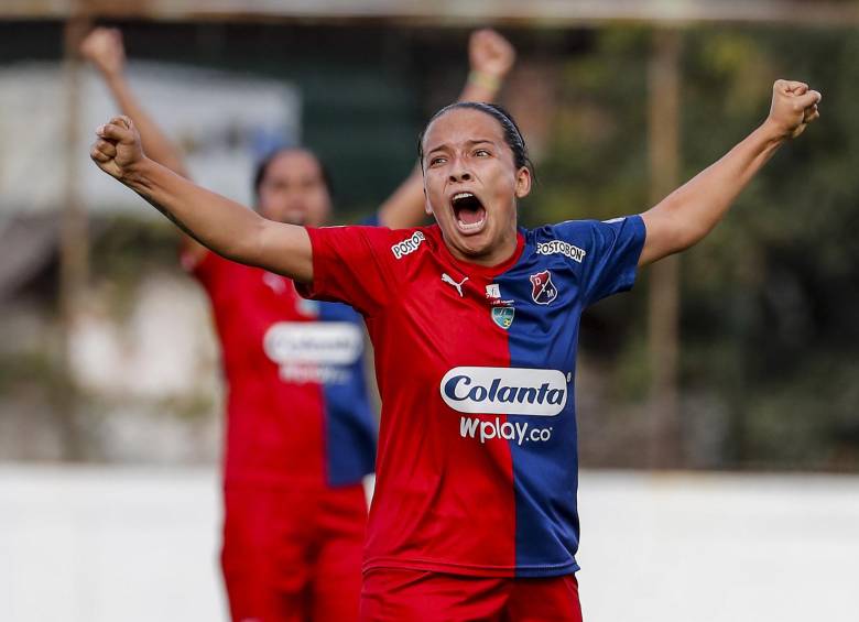 Tatiana Castañeda, de 1,60 metros, también se desempeña como defensa central. FOTO Jaime Pérez