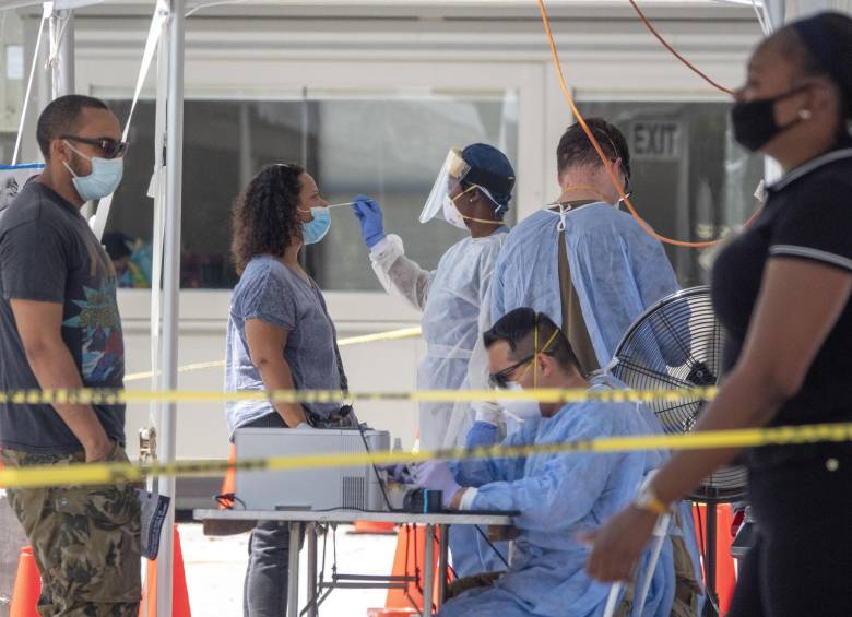 Varios estados han instalado quioscos de test de coronavirus, como este en Miami Beach. FOTO EFE