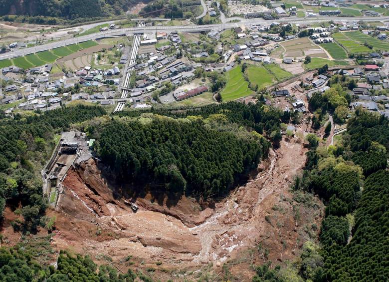 Dos potentes terremotos en Japón, los mayores desde el que generó el tsunami de 2011, golpearon el pasado jueves y este sábado el sureste del país. FOTO REUTERS
