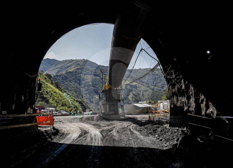 El Túnel del Toyo, tramo crítico de la conexión, necesita de $1,4 billones para que despeguen las obras en el tramo 2, un total de 19,4 kilómetros de vías abiertas entre Santa Fe de Antioquia y Giraldo. FOTO jaime pérez 