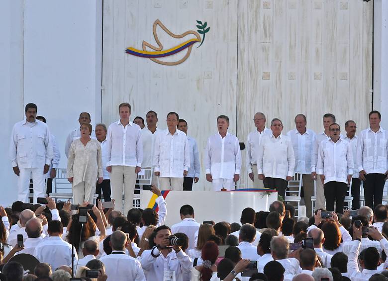 Las Farc piden perdón y Santos les da la bienvenida a la democracia