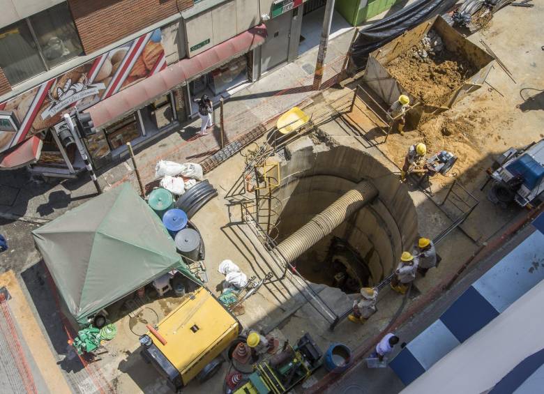 Así fue la tecnología sin zanja implementada en el Centro de Medellín durante el desarrollo de las obras, en febrero de 2017. FOTO: Róbinson Sáenz