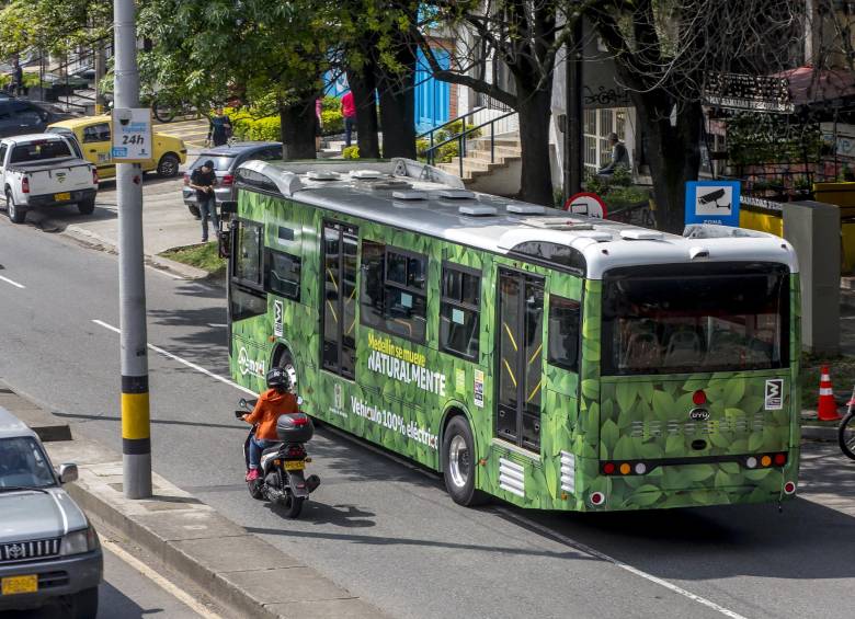 Se inicia operación de nuevos buses eléctricos por la carrera 80