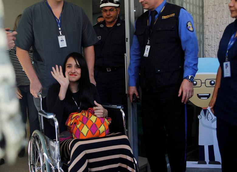 Ximena Suárez venció el miedo a volar. Volvió a hacerlo desde Brasil hasta Chile, para ver a Luis Fonsi. Foto Reuters