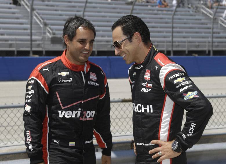 Juan Pablo Montoya y Helio Castroneves, gran carrera. FOTO AP