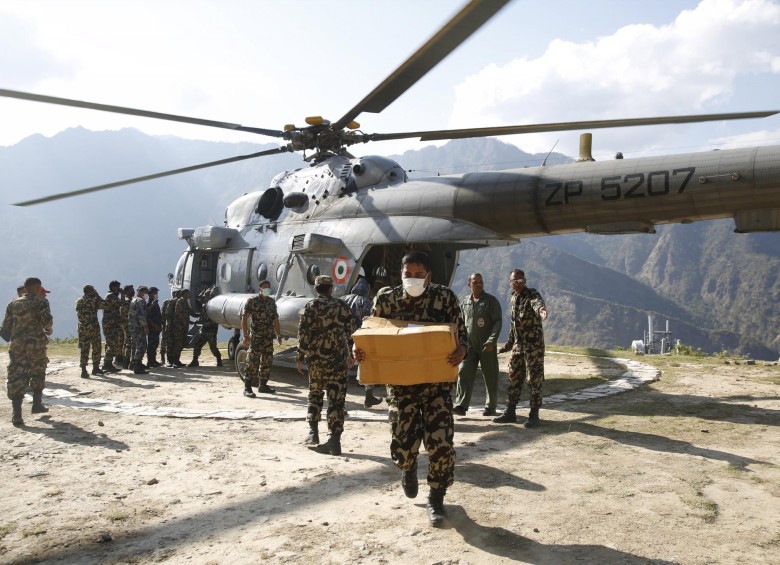 Diferentes organizaciones han enviado ayudas a Nepal para atender a los damnificados tras el devastador terremoto. FOTO REUTERS.