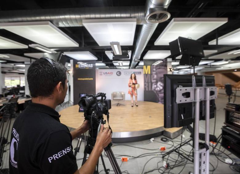 Desde la redacción vacía y contactando en sus casas a los ganadores, Margarita Barrero, editora general de EL COLOMBIANO, presentó el evento y aseguró que las propuestas recibidas demuestran la capacidad de los paisas para reinventarse. FOTO CAMILO SUÁREZ