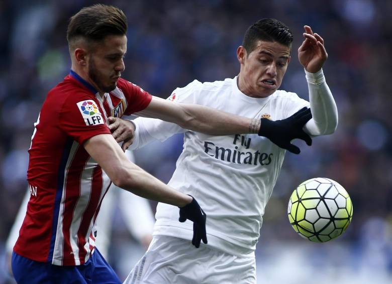 El jugador colombiano James Rodríguez salió abucheado del partido que disputó el Real Madrid ante el Atlético de Madrid, en un derby que quedó 0-1 perdiendo el conjunto merengue. FOTO AFP