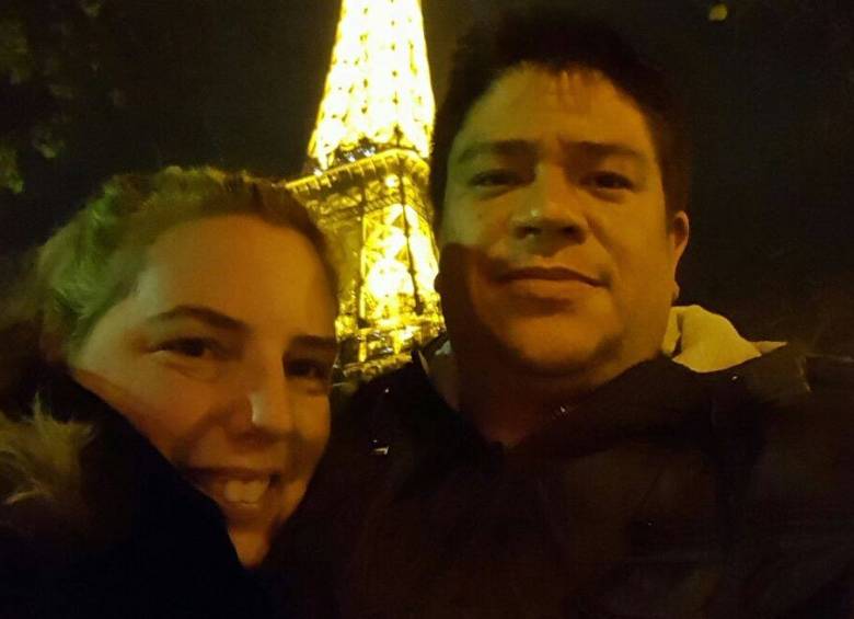 La colombiana Loraine Lederman y su esposo en París. FOTO CORTESÍA