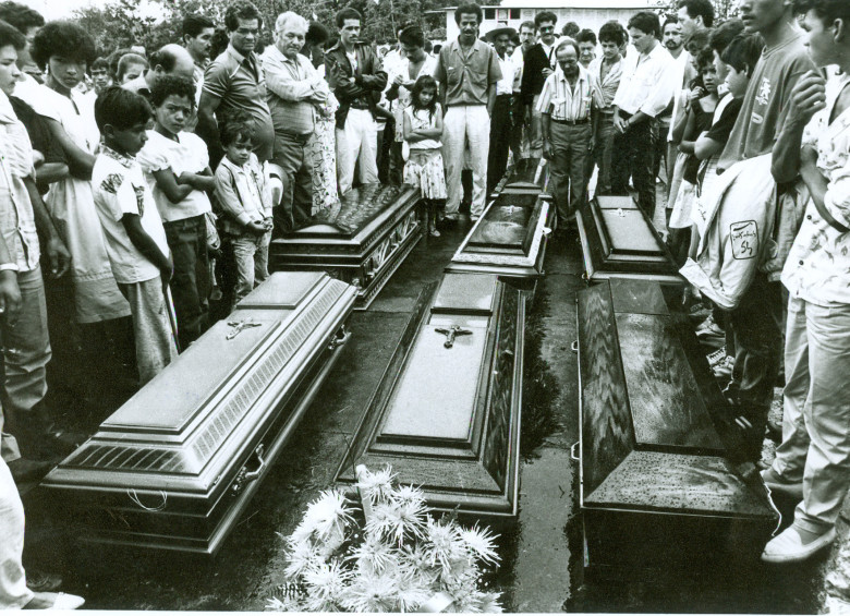 Los periodistas asesinados iban a realizar una crónica sobre la masacre de Segovia (foto). FOTO ARCHIVO
