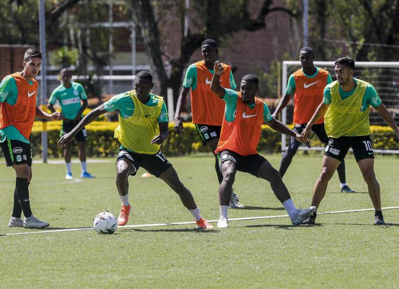 Primer entrenamiento de Atletico Nacional en la sede de Guarne. Personajes: Fabián González Lasso, Andrés Andrade “el Rifle”. Foto: Jaime Pérez Munévar