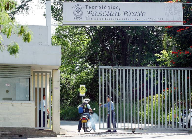 La interrupción de las clases afecta a unos 3.000 estudiantes de las dos jornadas del Instituto Tecnológico Pascual Bravo. FOTO Juan Antonio Sánchez