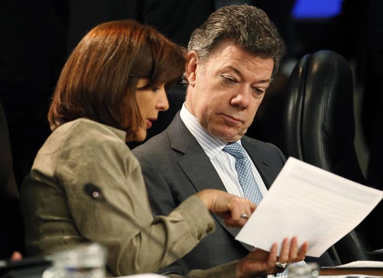 Juan Manuel Santos recorrerá cinco países de Europa en compañía de la canciller, María Ángela Holguín. FOTO reuters