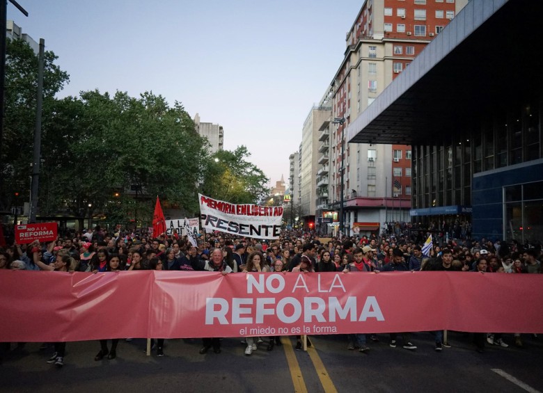 Protestas en Uruguay contra reforma en seguridad. FOTO REUTERS