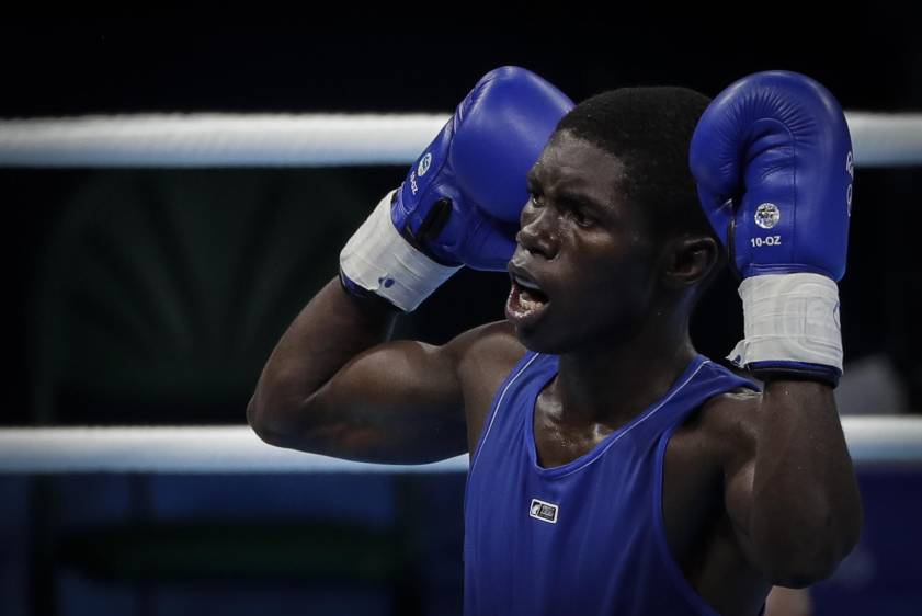 El boxeador colombiano Yuberjén Martínez derrotó al filipino Rogen Ladon 3-0 en los octavos de final de la división minimosca. FOTO COLPRENSA