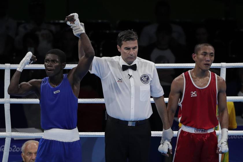 El boxeador colombiano Yuberjén Martínez derrotó al filipino Rogen Ladon 3-0 en los octavos de final de la división minimosca. FOTO COLPRENSA