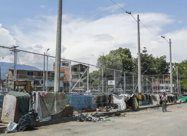 Los barrios Santa Fe I y II son los más afectados con la presencia de habitantes de calle que se surten de drogas en el Barrio Antioquia. FOTO El Colombiano