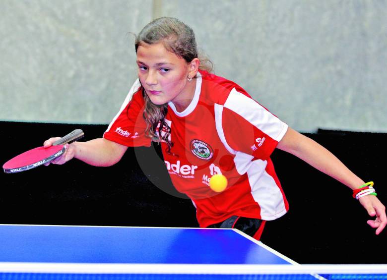 A sus 14 años, Manuela Echeverri ya planea las locuras que va a gestar con su raqueta en los Juegos. FOTO archivo Juan Antonio Sánchez