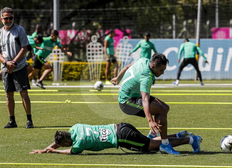 Sebastián Gómez y Jarlan Barrera podrían ser inicialistas con Nacional, este miércoles, ante Huracán. FOTO jaime pérez
