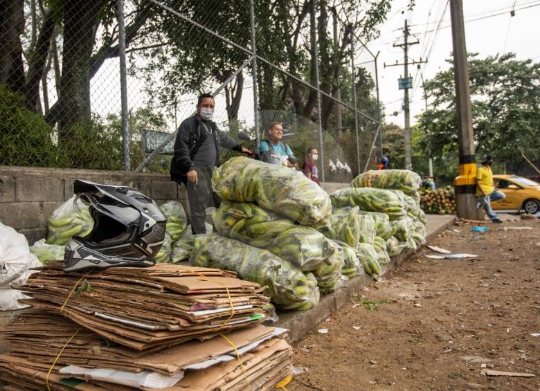 Por confusión, comerciantes quedaron varados afuera de la Minorista