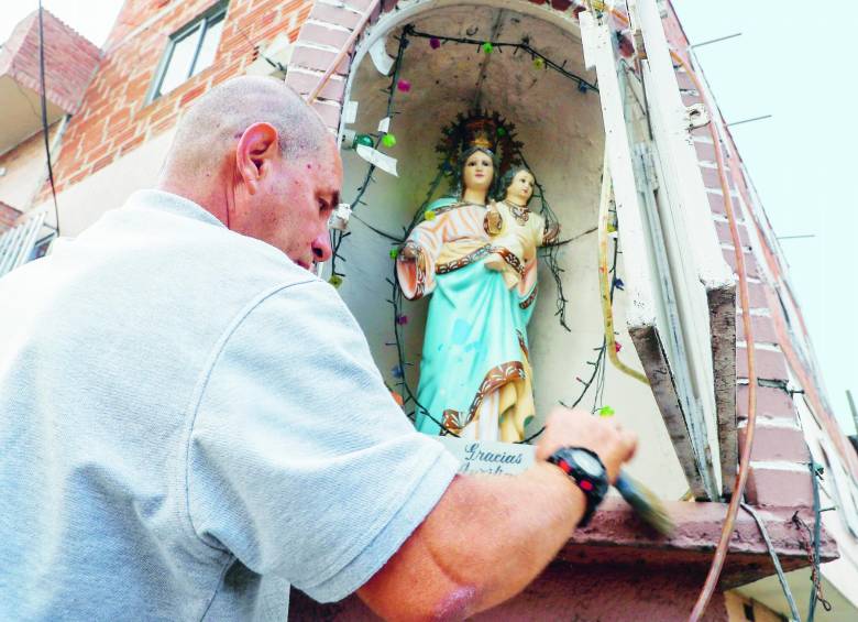 Rodrigo Marulanda y la gruta de María Auxiliadora en La Milagrosa. FOTOS Robinson Sáenz