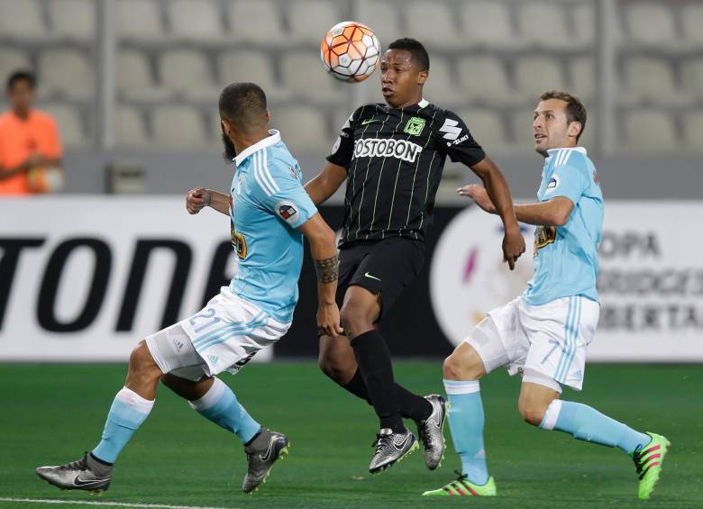 1 - 0 va el juego en Lima entre Sporting Cristal y Atlético Nacional. FOTO AP