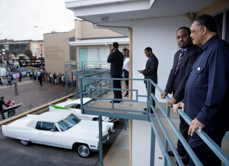 El reverendo Jesse Jackson, quien fue testigo directo del asesinato de su mentor King, es hoy uno de los líderes que han continuado su lucha. FOTO AFP